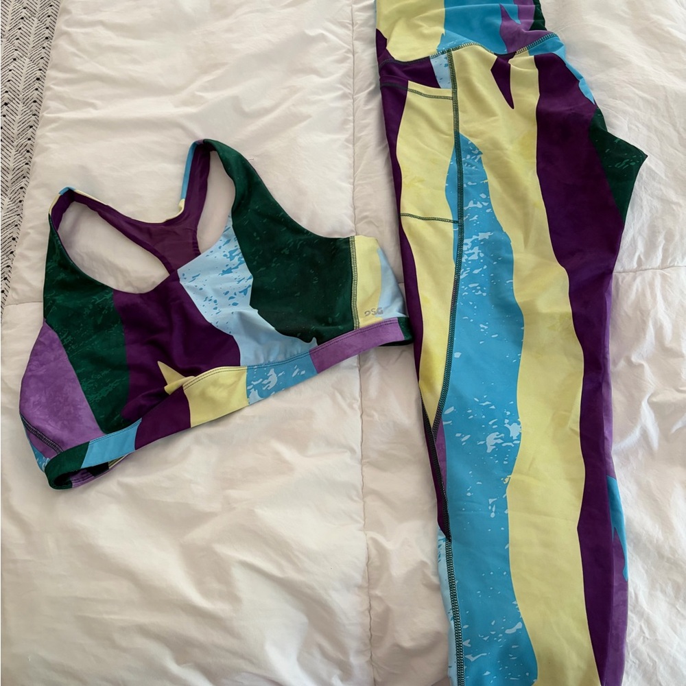 DSG Multicolor Wave Print Leggings and Sports Bra Set